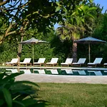 Villa Black White