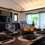 Villa Black White *