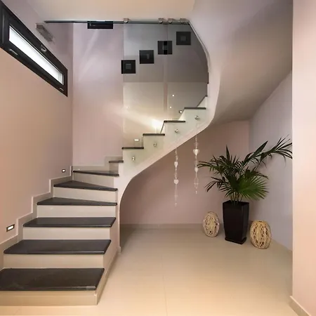 Villa Black White *