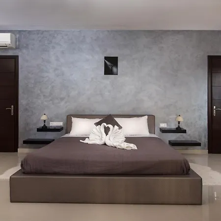 Villa Black White
