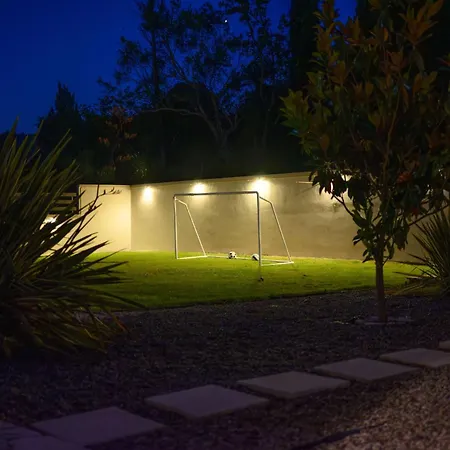 Villa Black White
