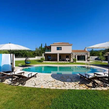 Black White Villa *