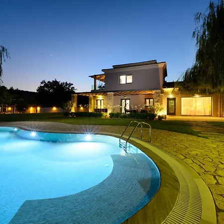 Villa Black White *
