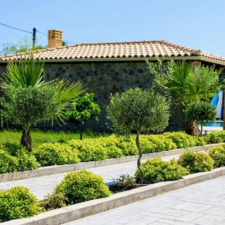 Black White Villa *