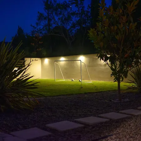 Villa Black White