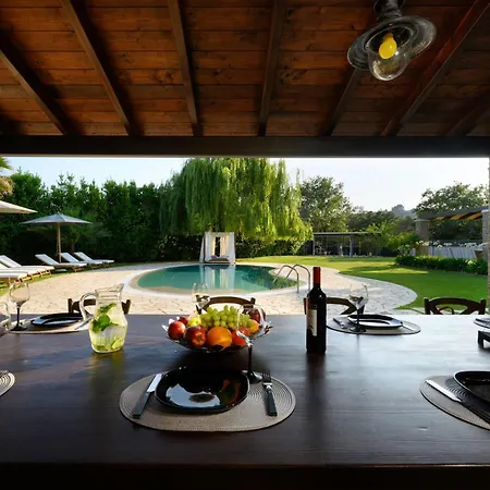 Black White Villa *